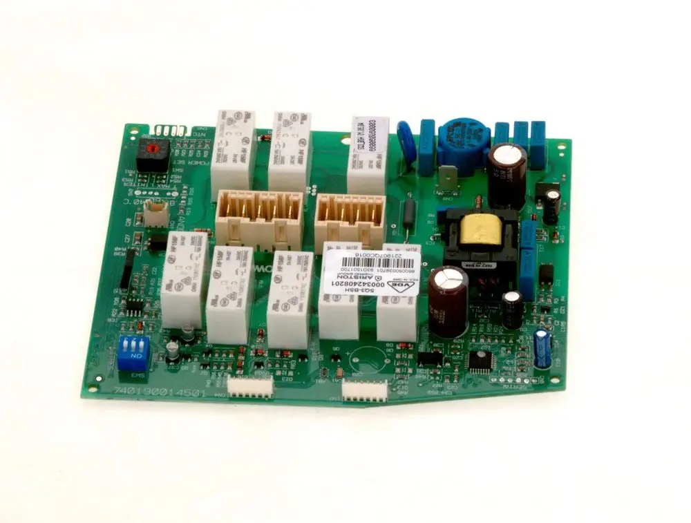 Bosch Leiterplatte mit mehreren Relais, Kondensatoren und Anschlussklemmen auf grünem Träger. Verwendet in elektronischen Geräten.